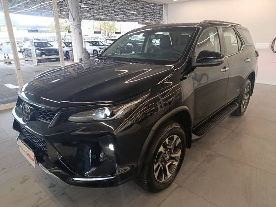 TOYOTA HILUX SW4 2.8 D-4D TURBO DIESEL SRX PLATINUM 4X4 AUTOMÁTICO